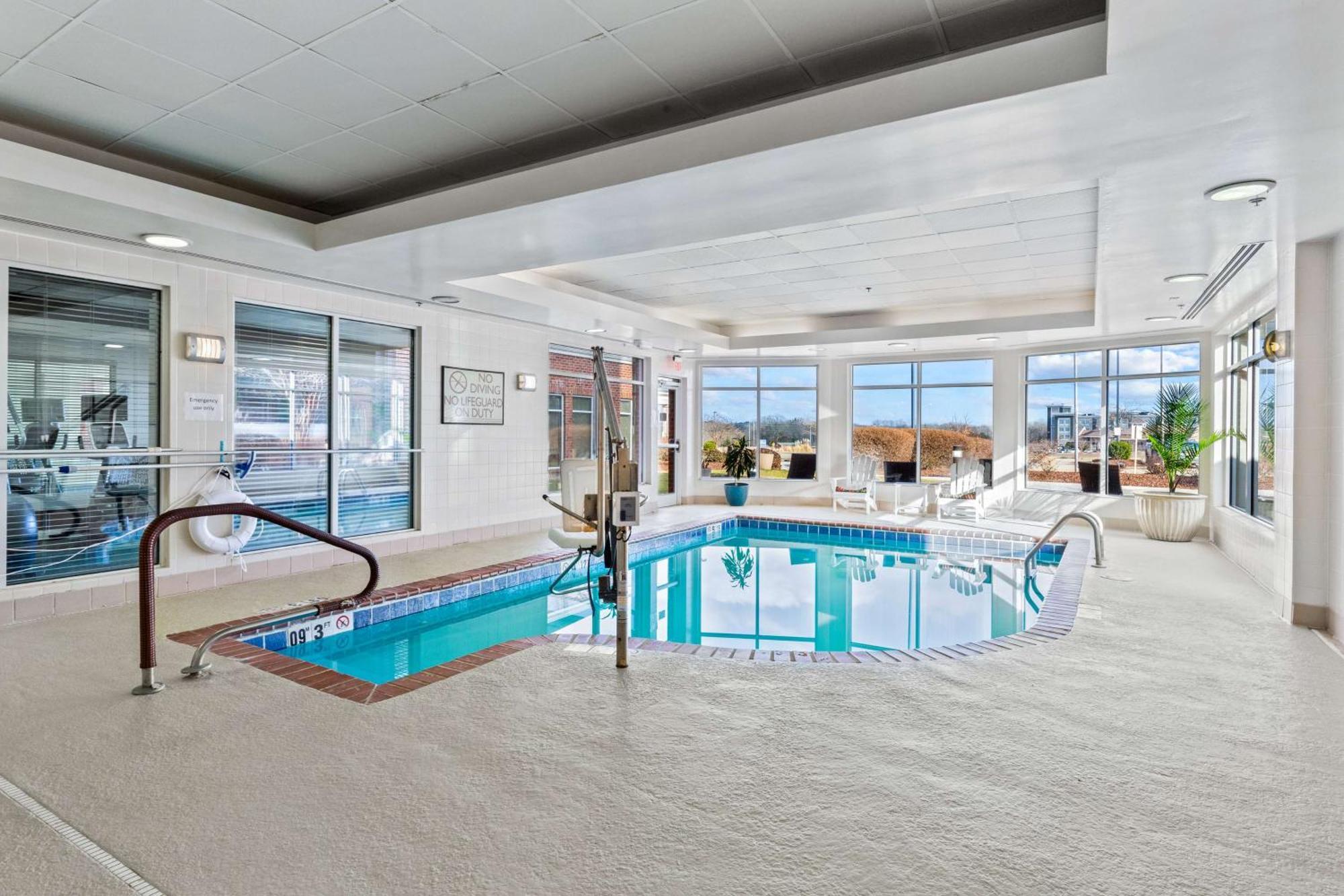 Hilton Garden Inn Старквил Екстериор снимка