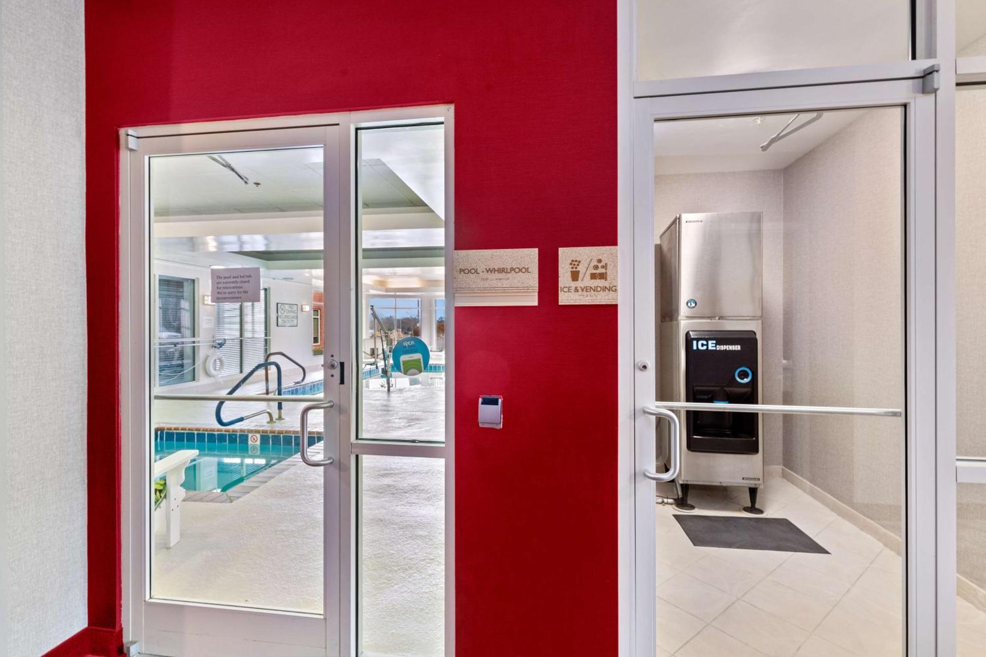 Hilton Garden Inn Старквил Екстериор снимка