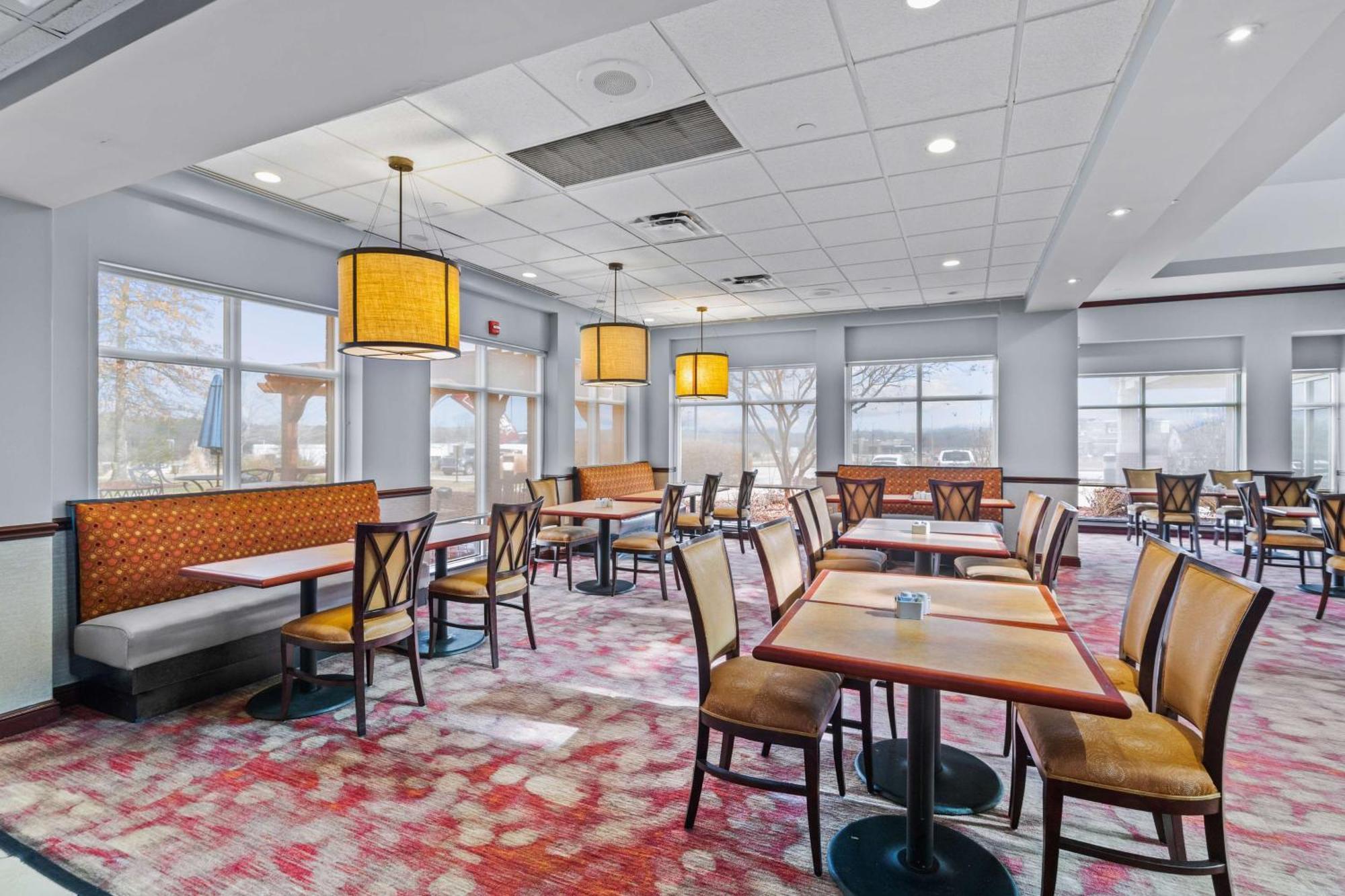 Hilton Garden Inn Старквил Екстериор снимка